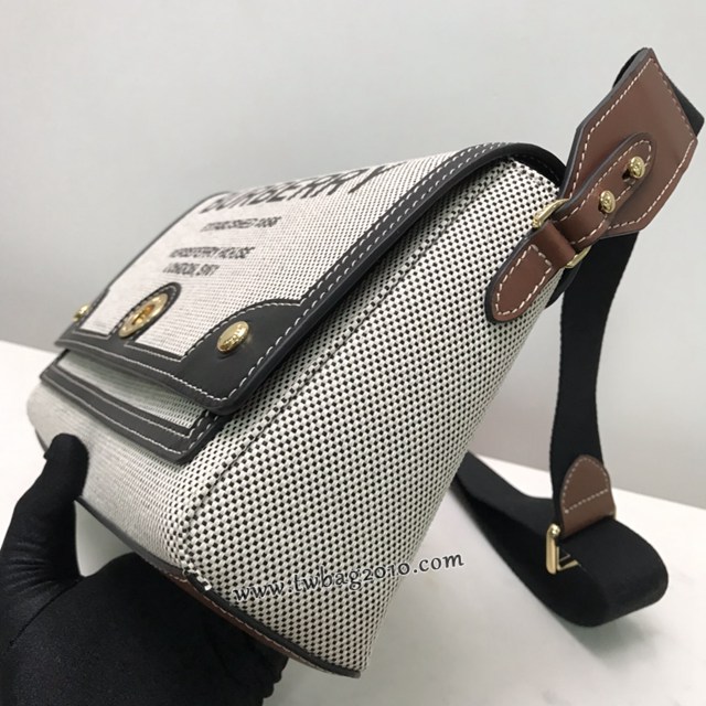 Burberry專門店新款背斜女包 巴寶莉經典帆布配皮翻蓋女士肩背包 yxb1504